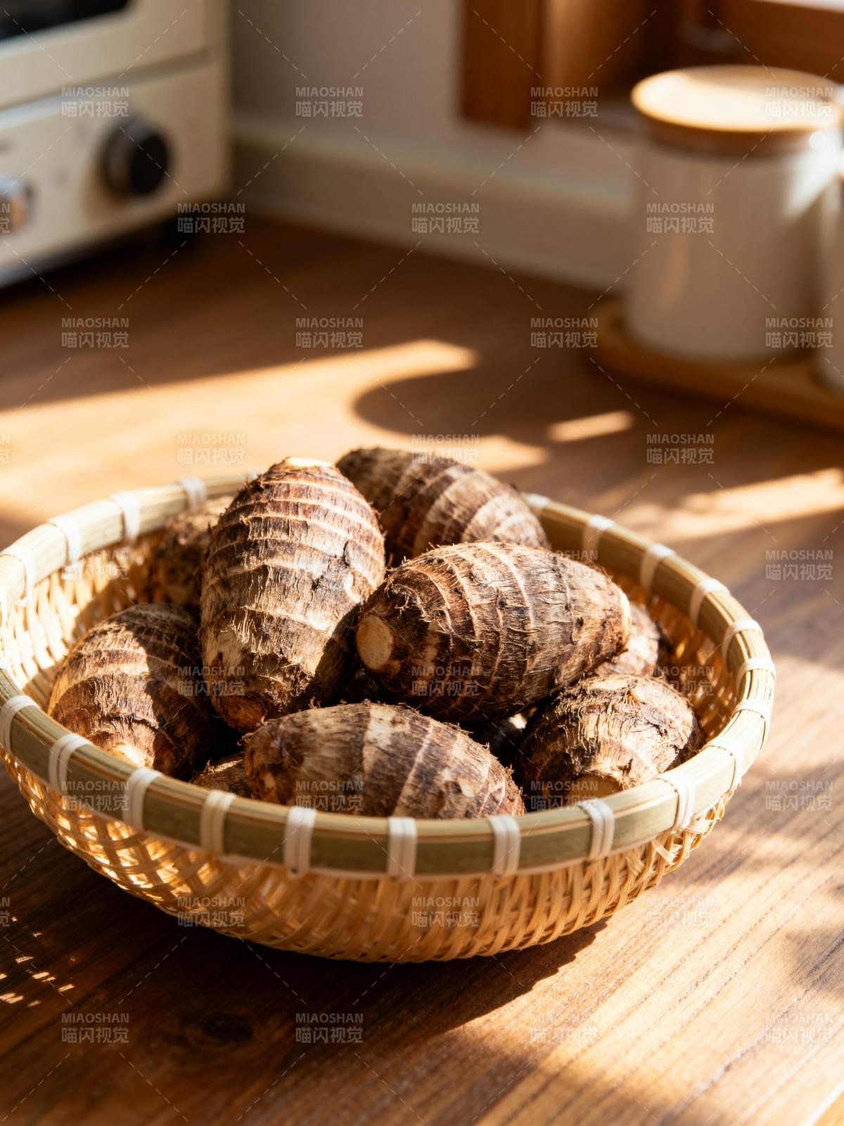 竹篮芋头静享阳光图片