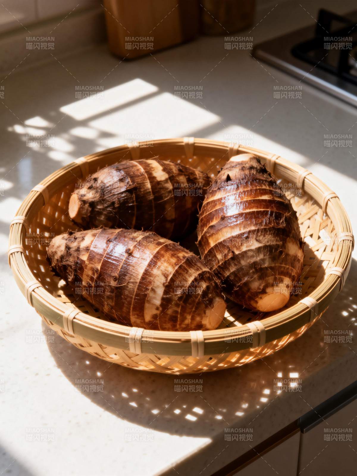 竹篮里的芋头图片