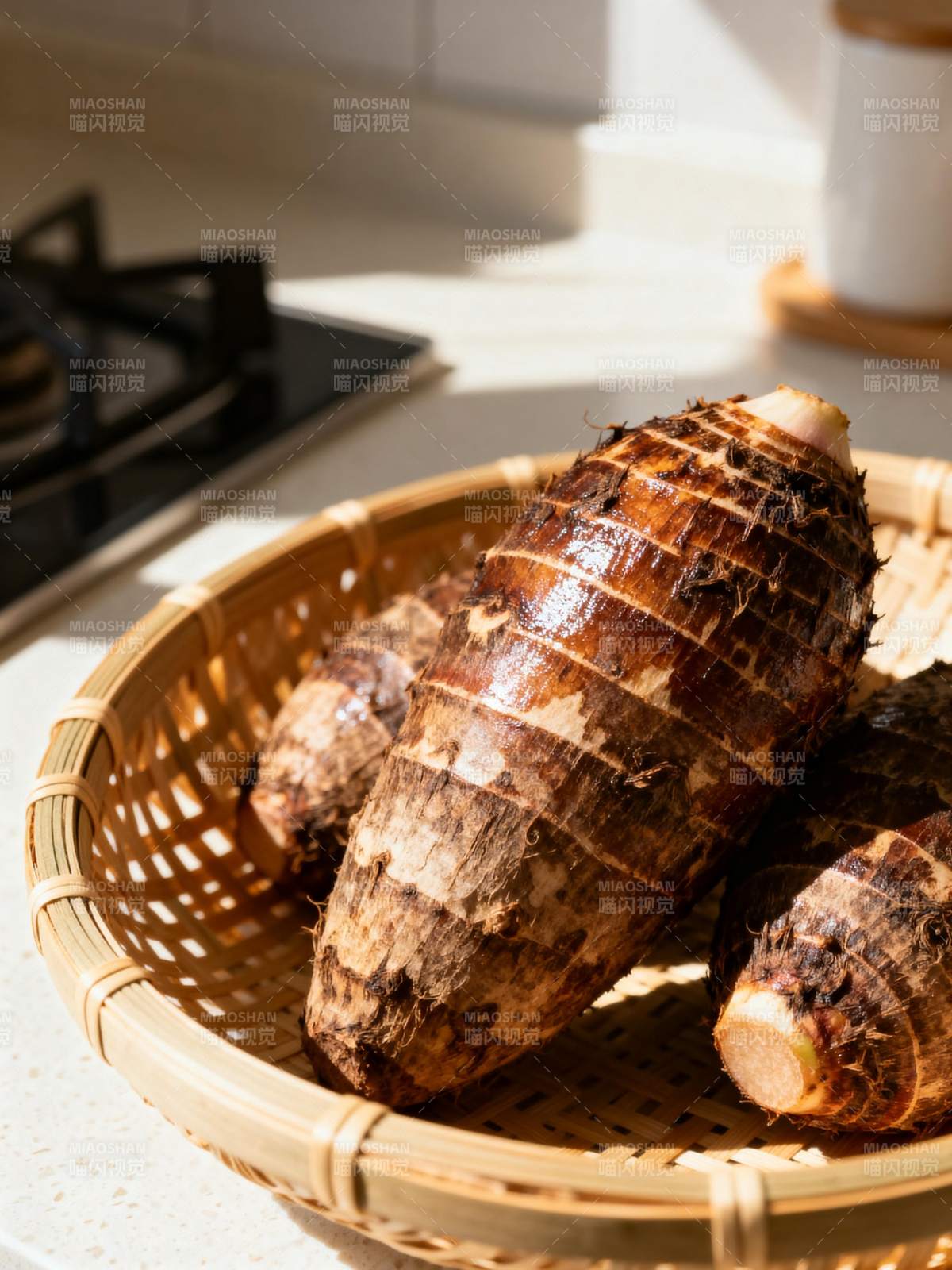 竹篮里的芋头图片