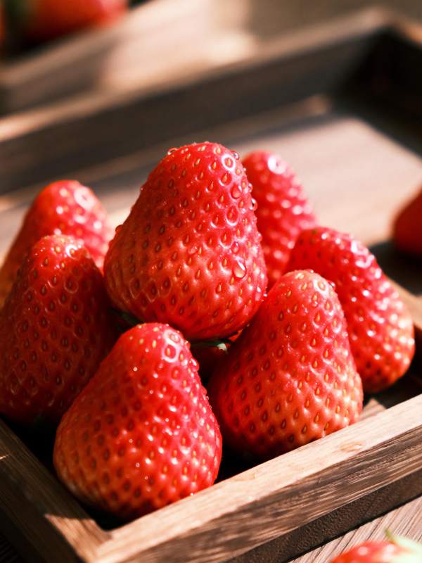 鲜红草莓堆叠图片