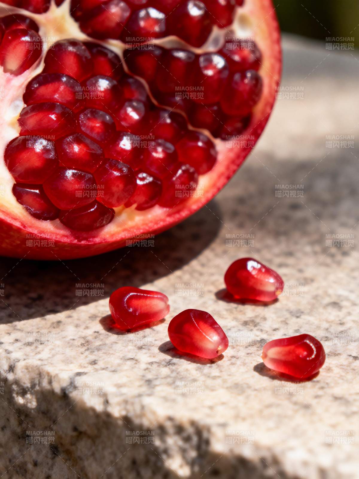 石榴籽晶莹剔透图片