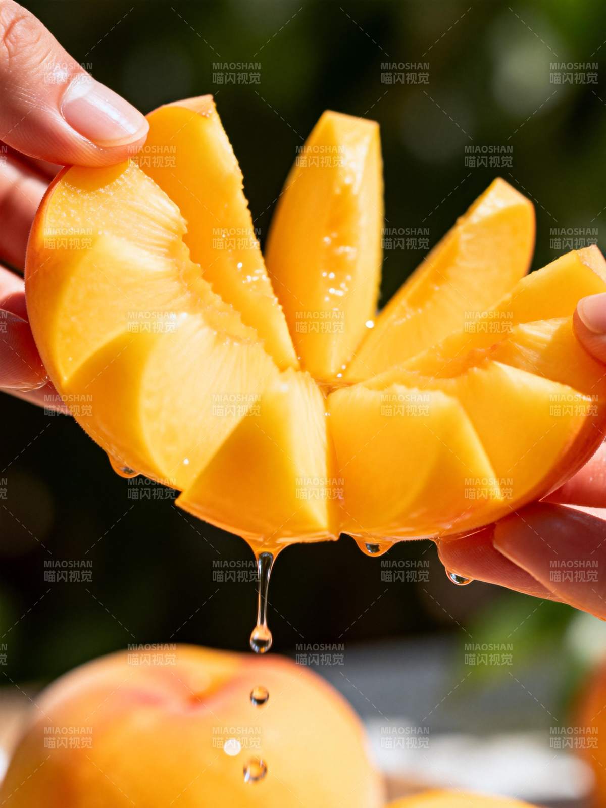 蜜桃切片滴汁图片