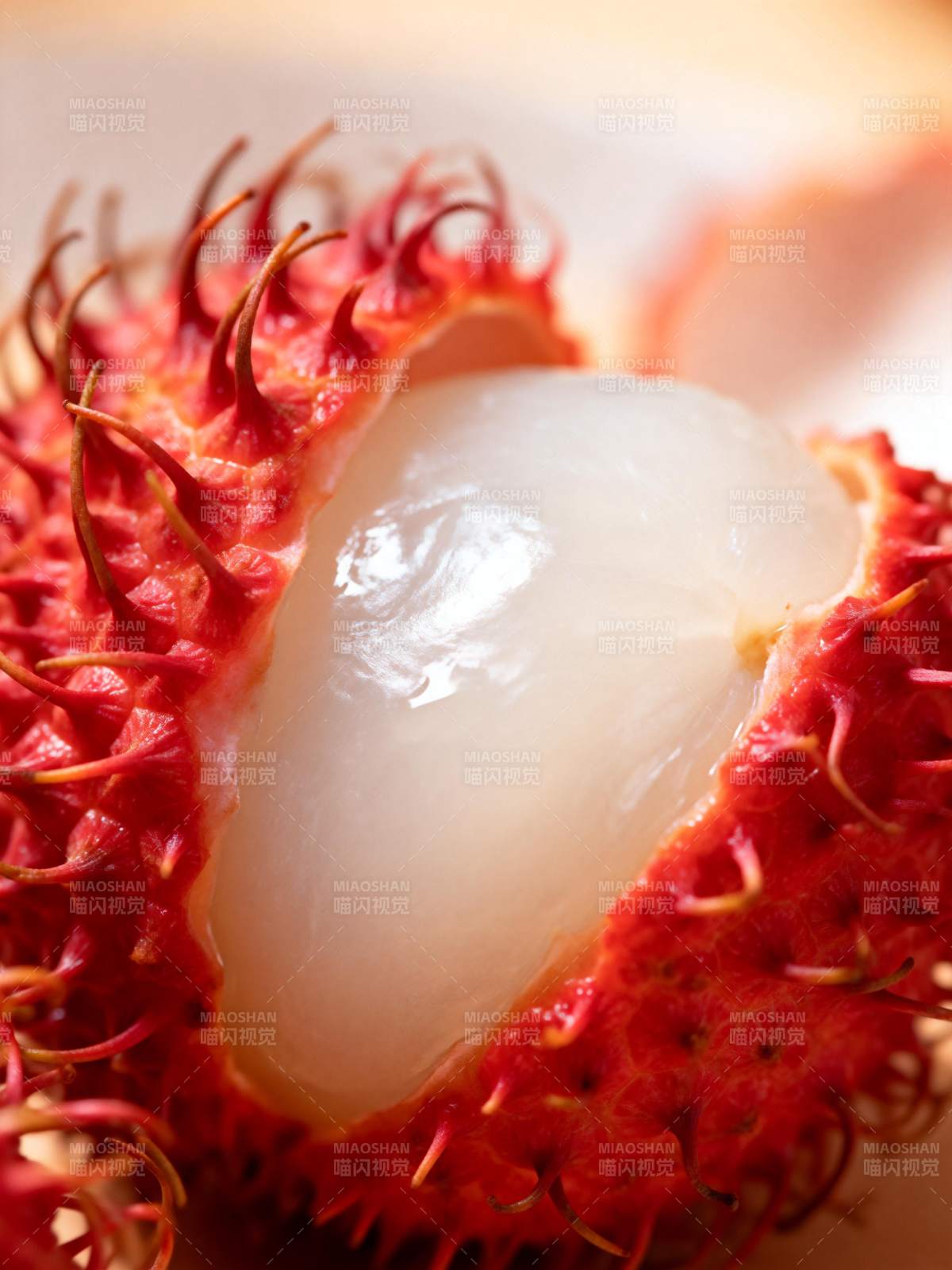 红毛丹果肉特写图片