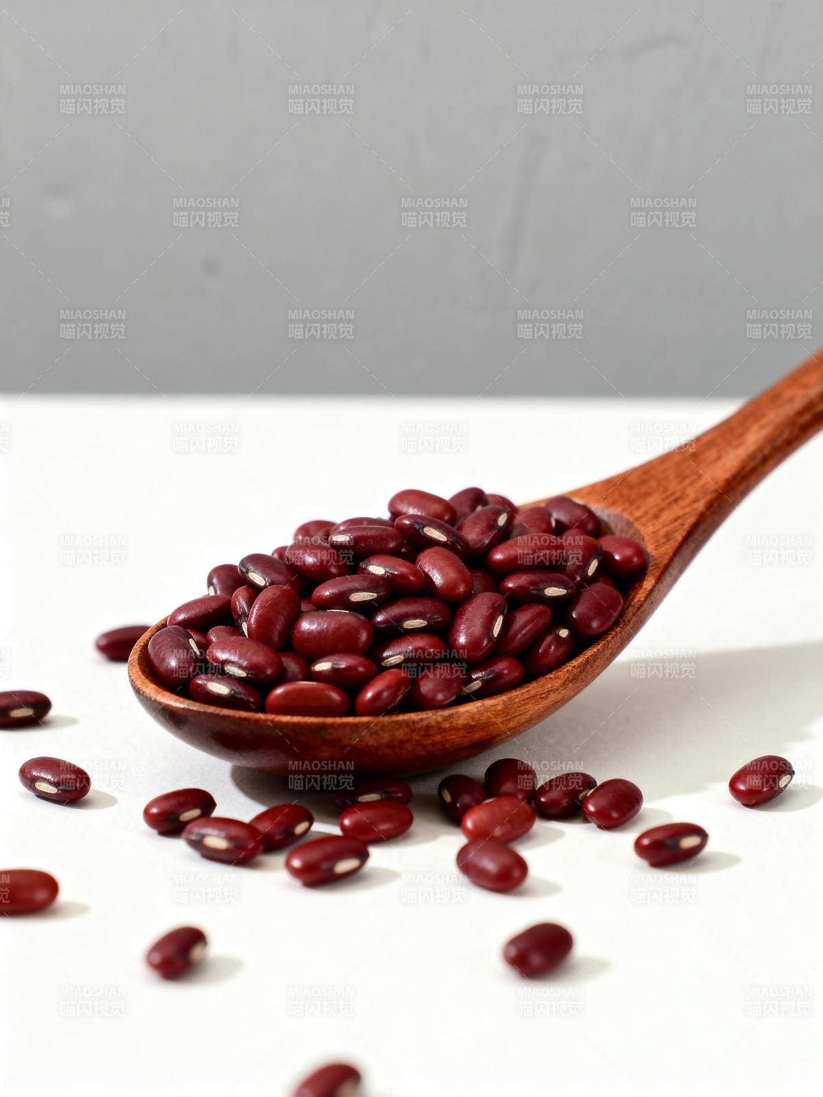 红腰豆盛木勺图片