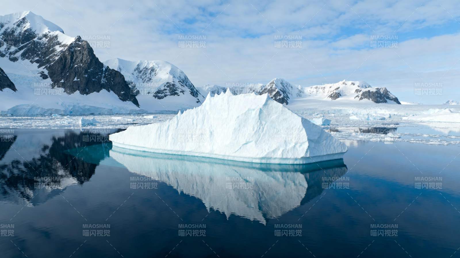 冰山倒影 雪山静谧图片