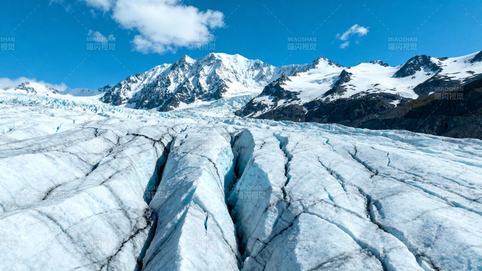 冰川裂谷奇景图片
