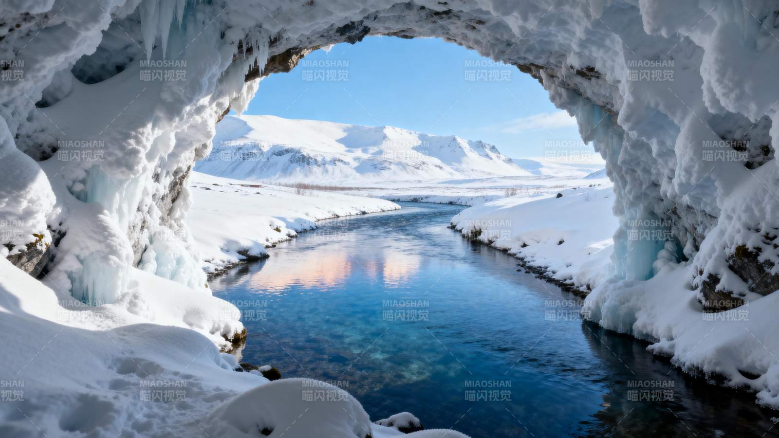 冰洞映雪河图片