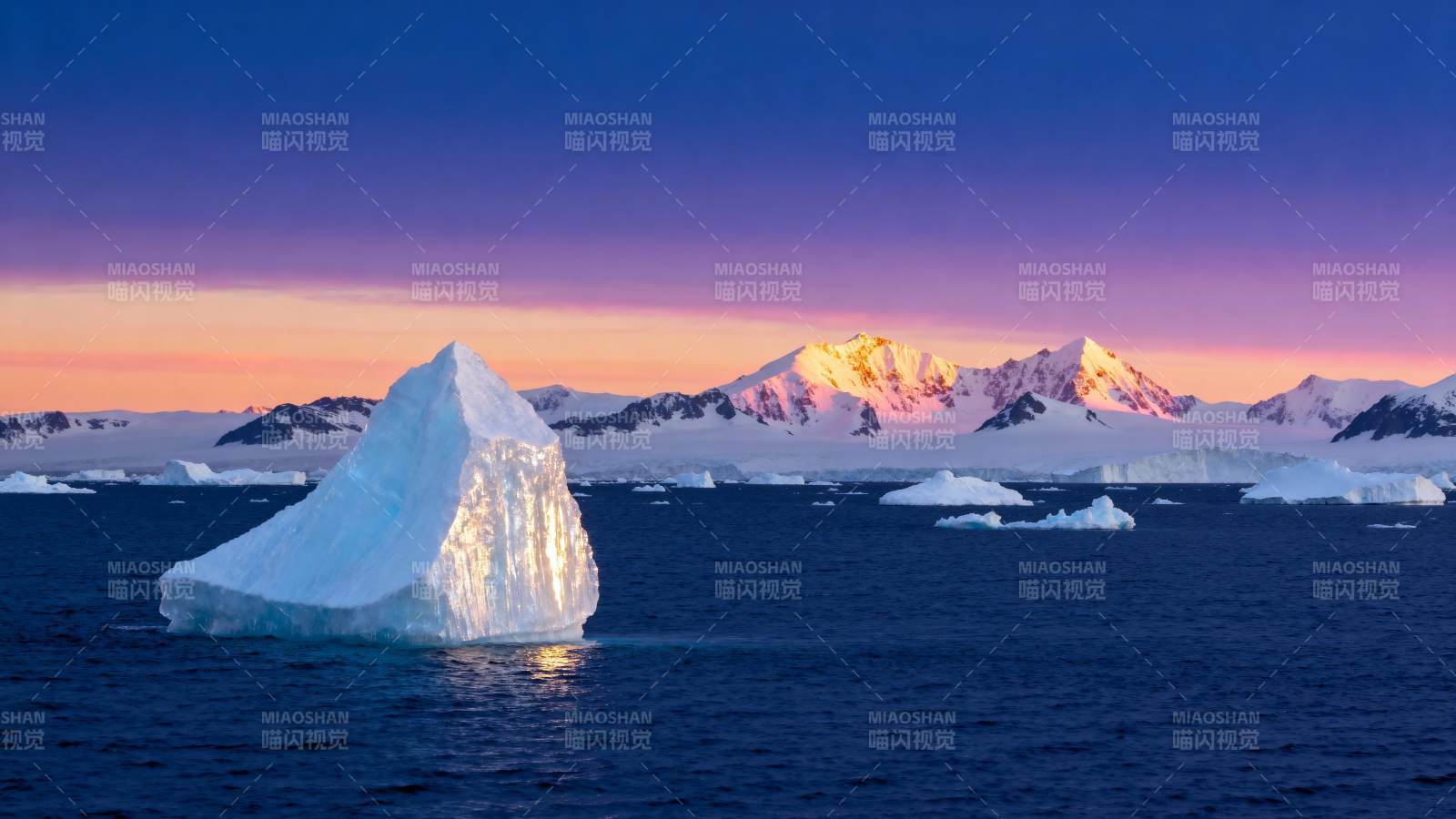 极地冰山日落图片