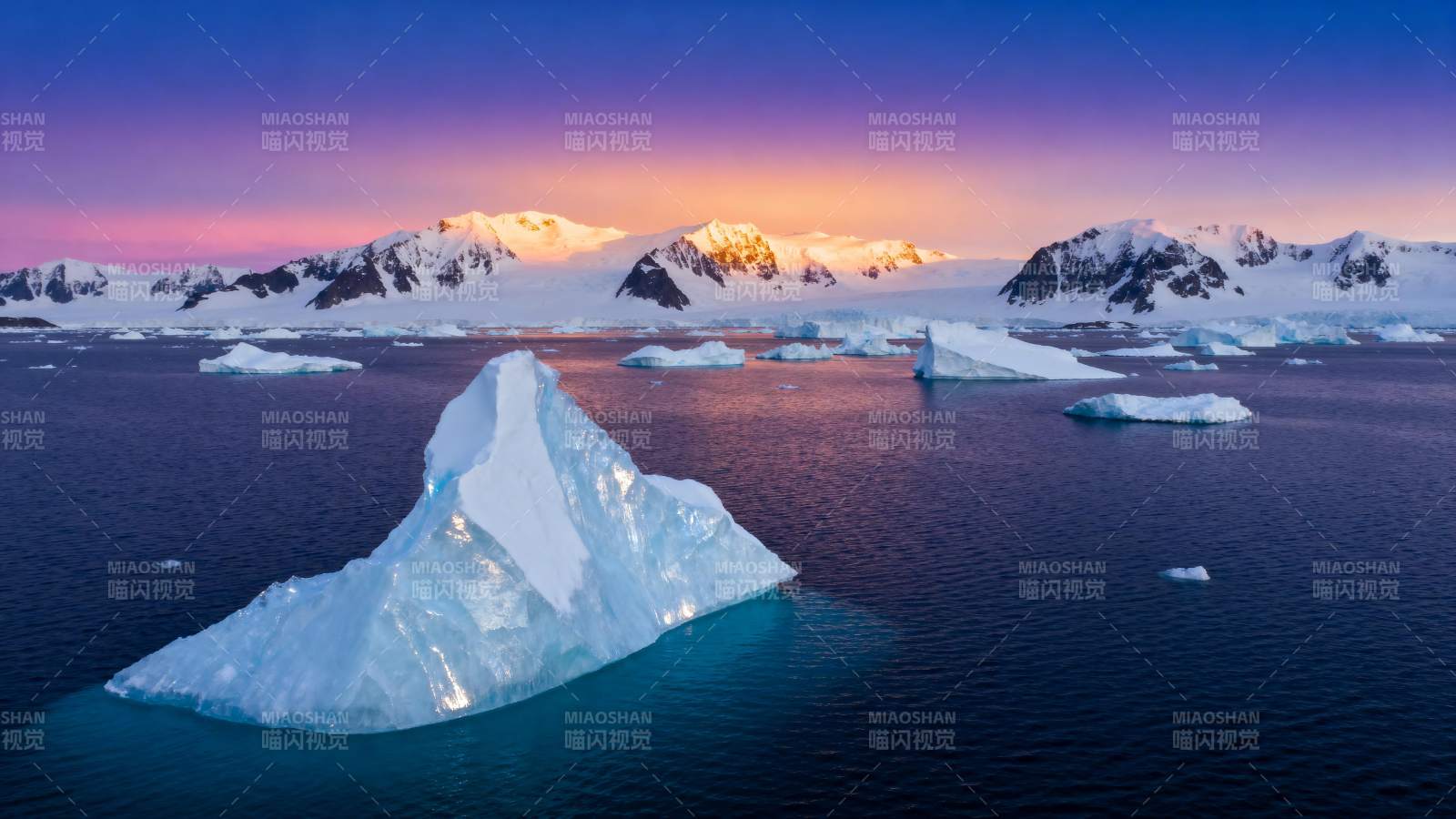 极地冰山日出图片