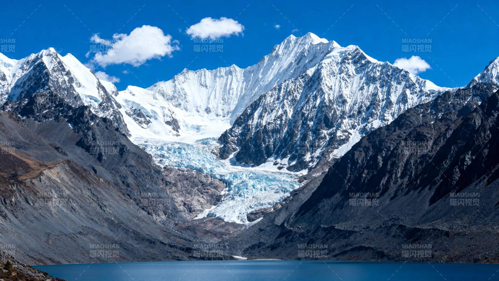 雪山冰湖风光图片