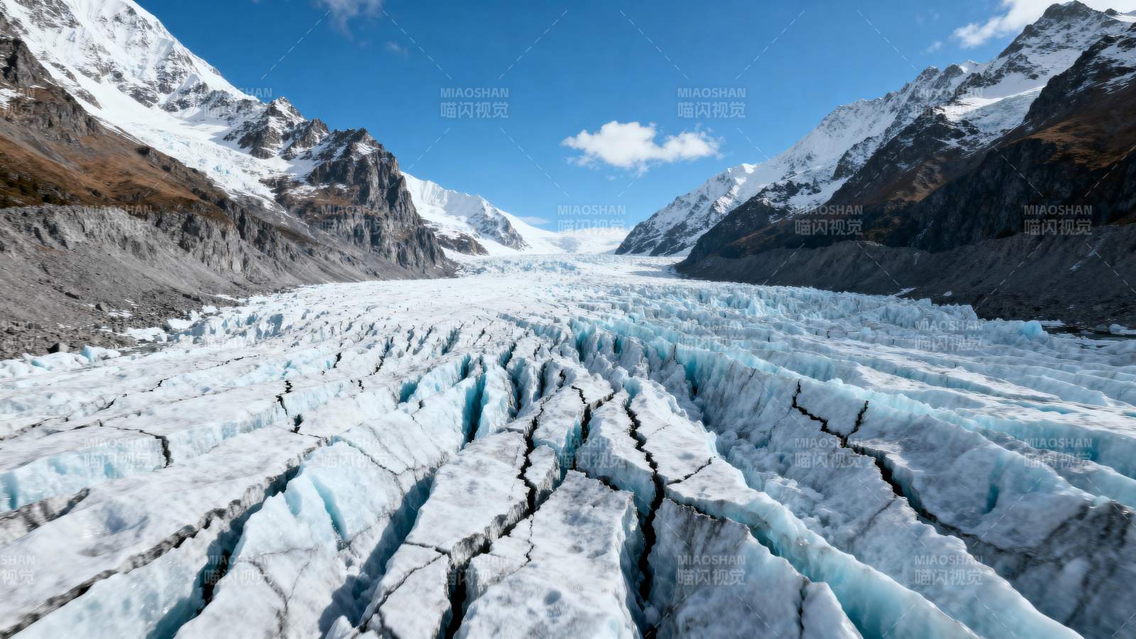 冰川裂谷壮丽景象图片