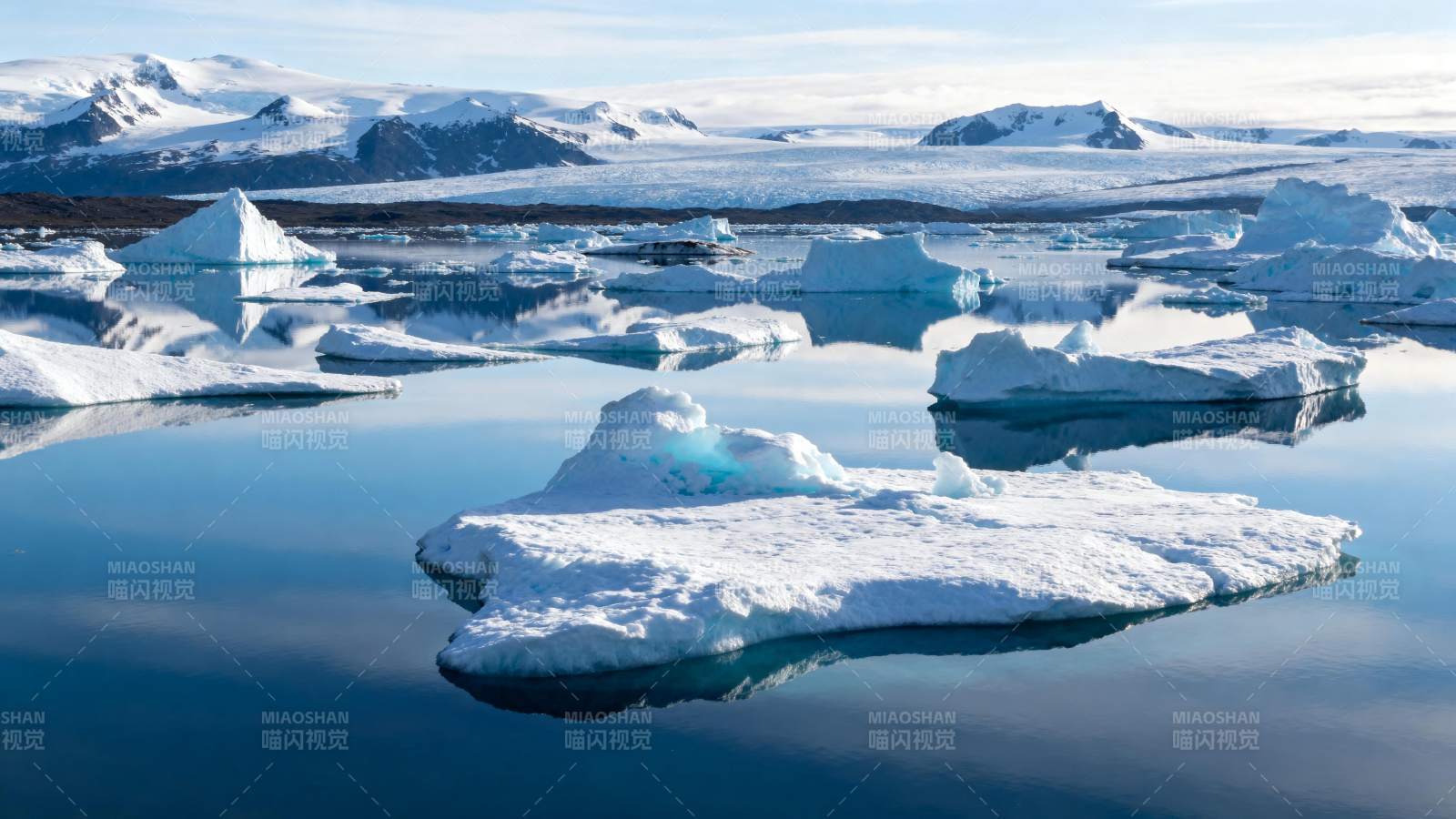 冰川湖景图片