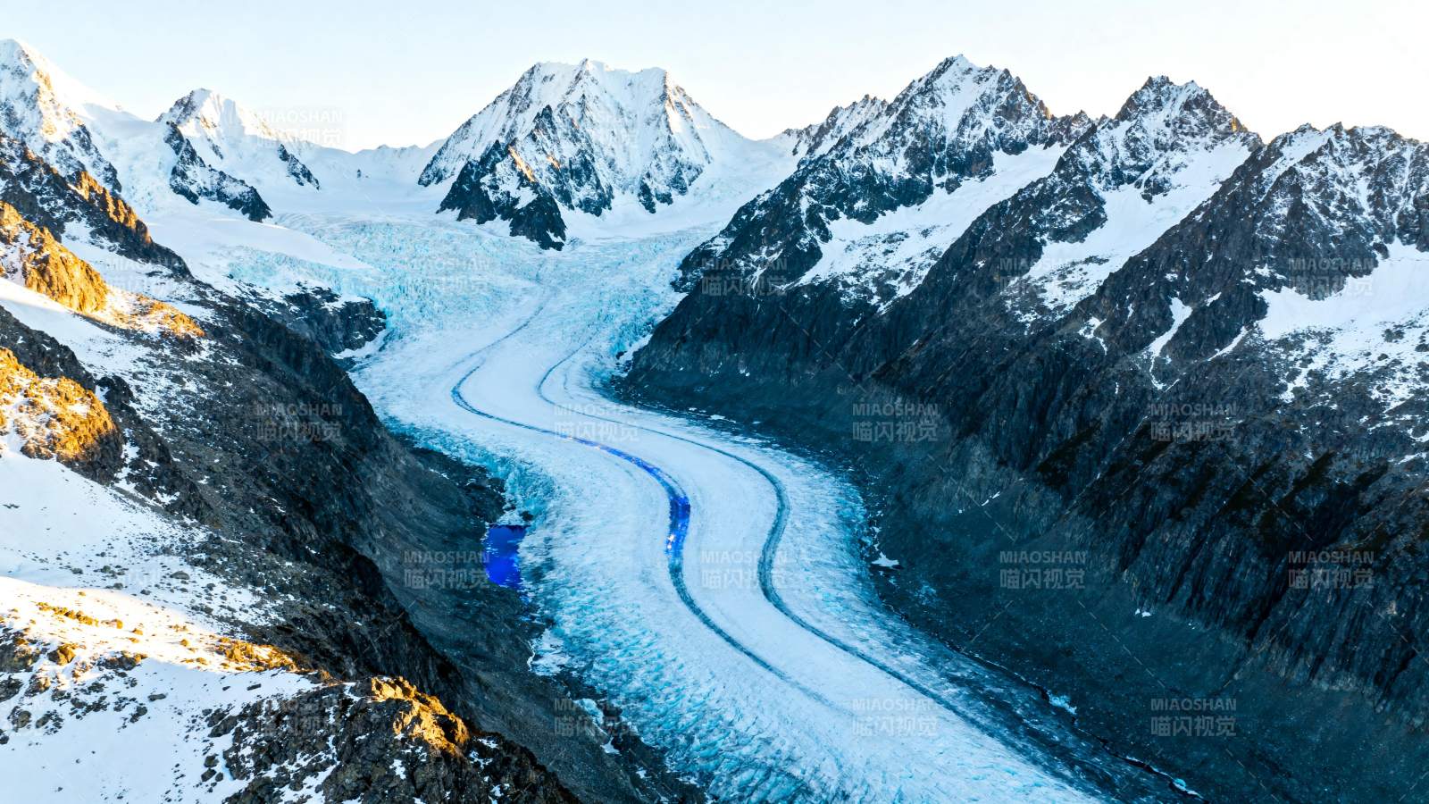 雪山冰川壮丽景色图片