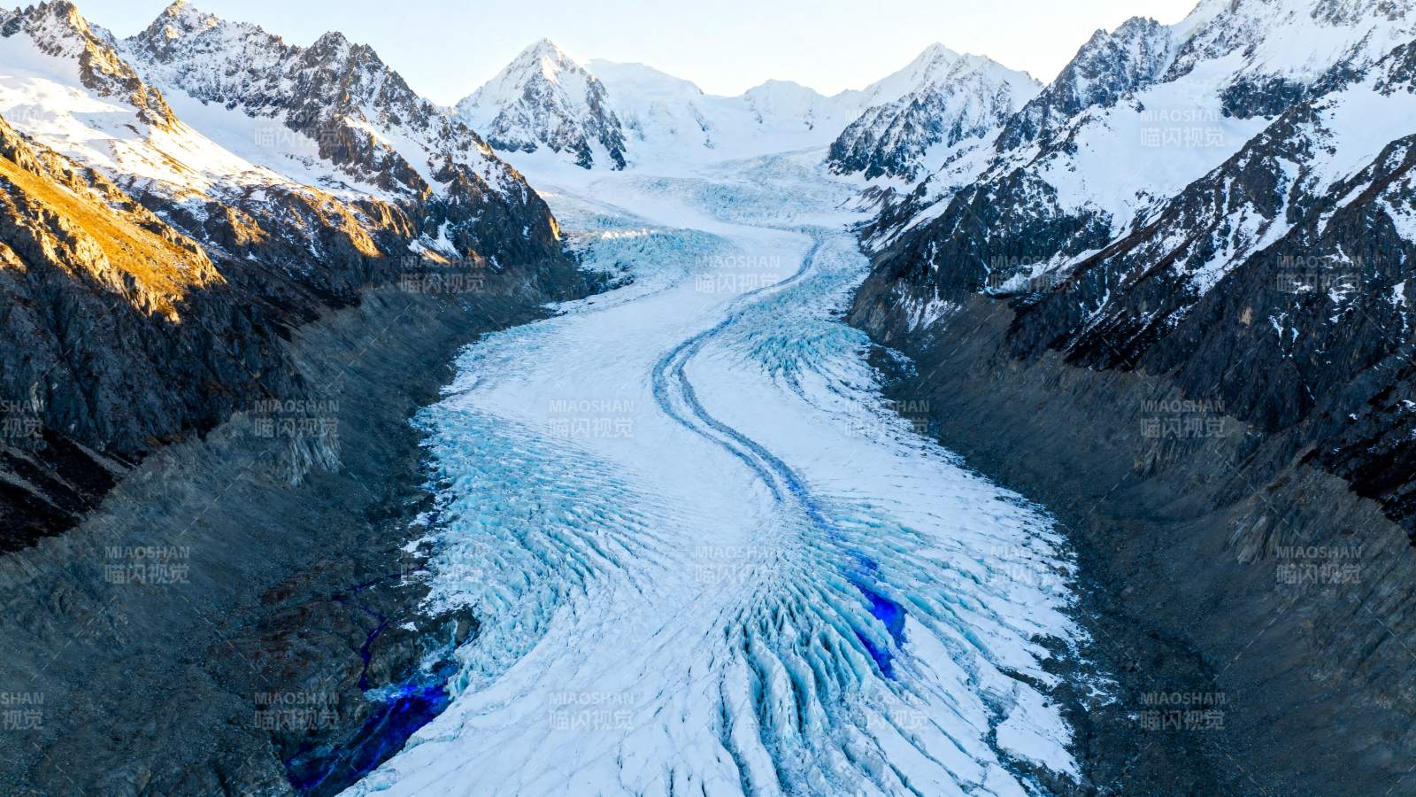 冰川峡谷风光图片