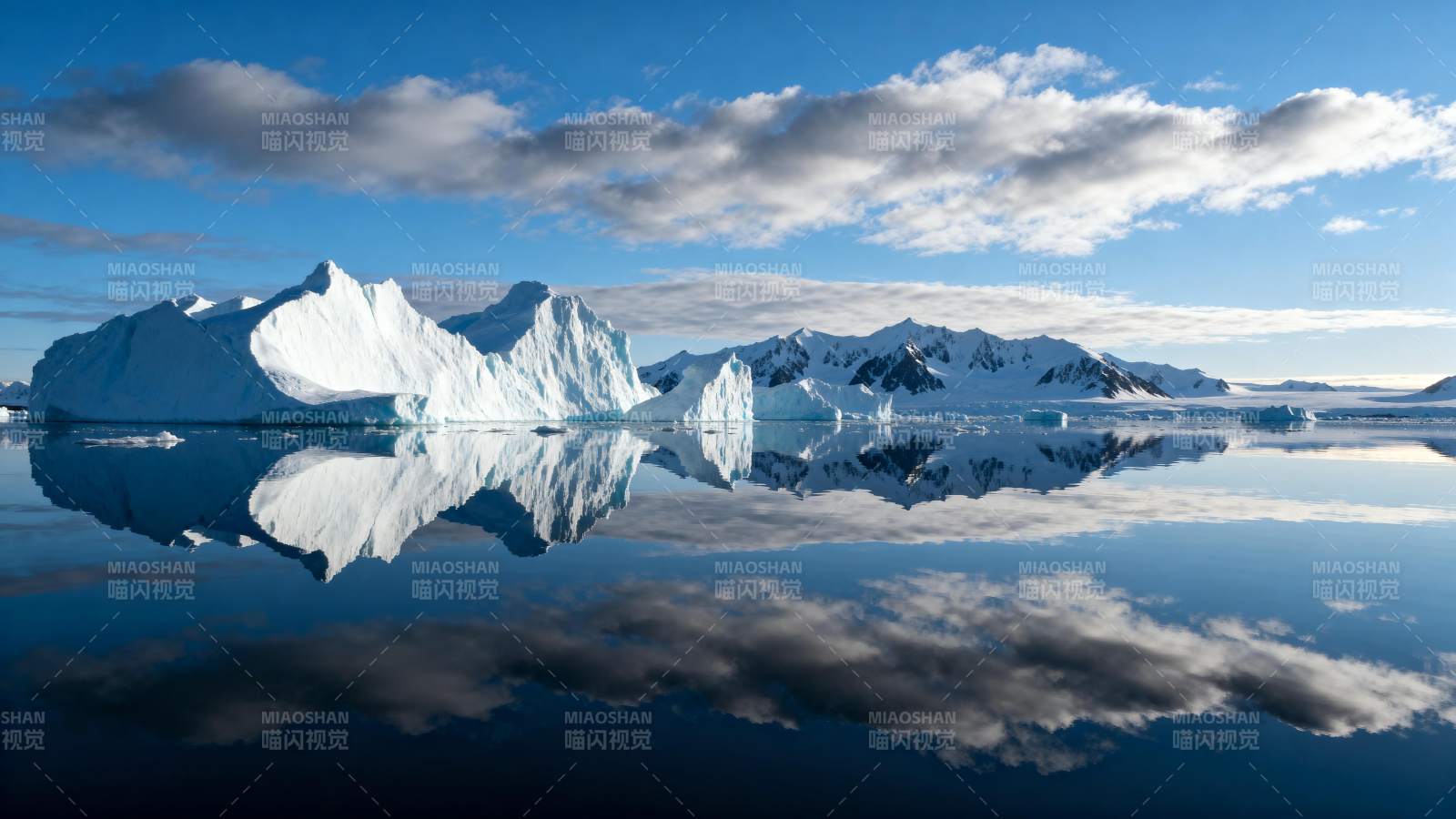 冰川倒影 静谧极地图片