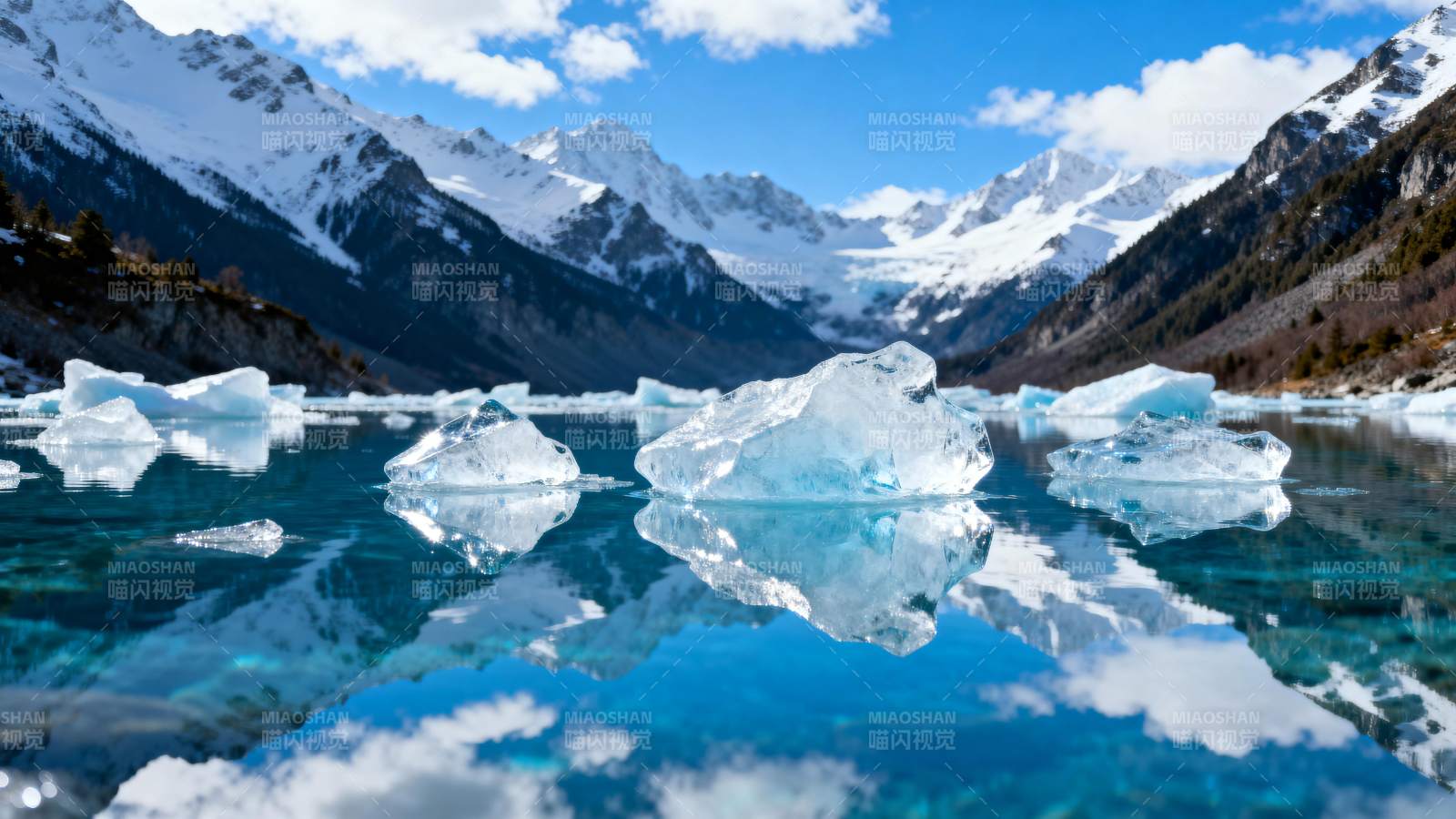雪山冰湖倒影图片