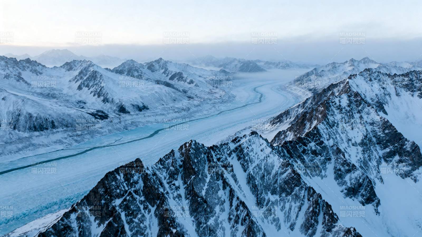 雪山冰川壮丽景色图片