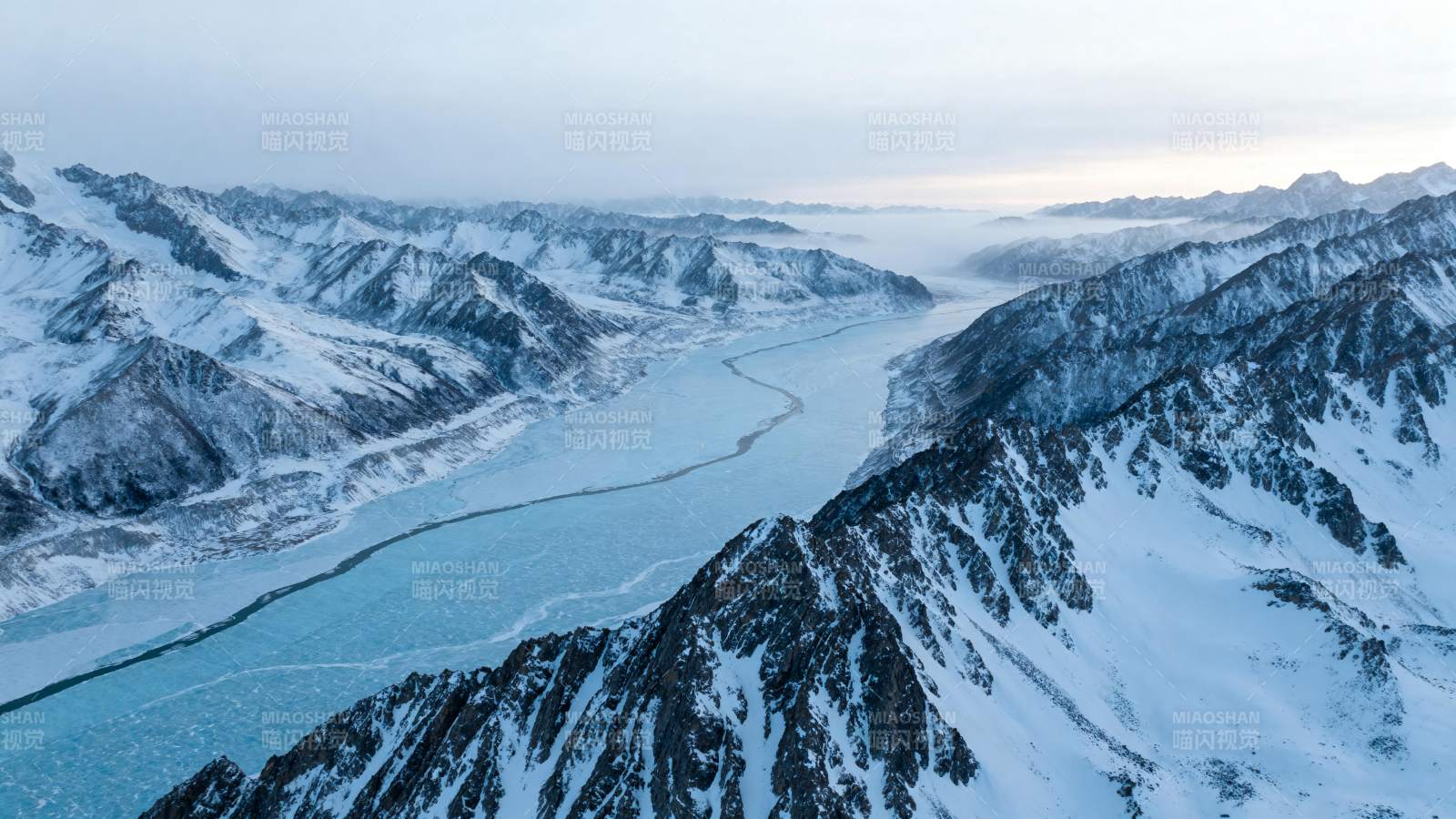 雪山冰川壮丽景色图片