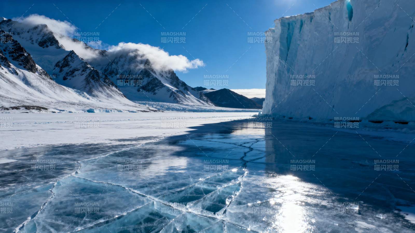 冰川映雪峰图片
