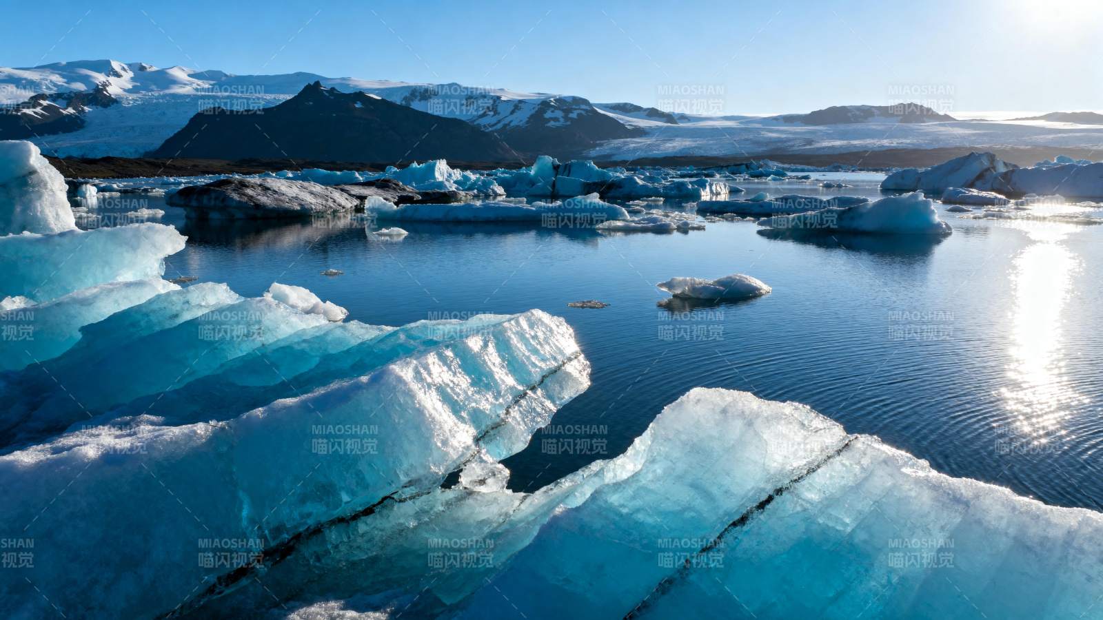 冰川湖景图片
