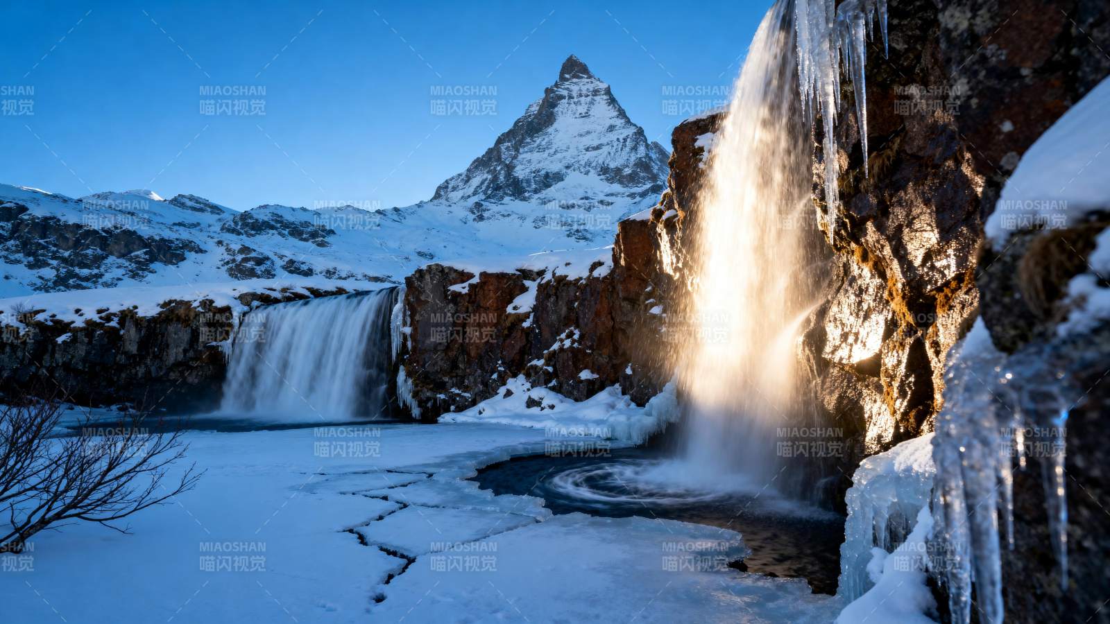 冰瀑映雪峰图片