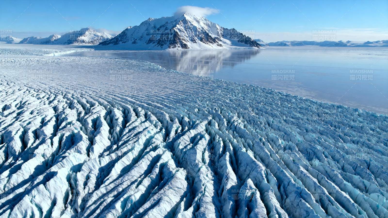冰川映雪山图片