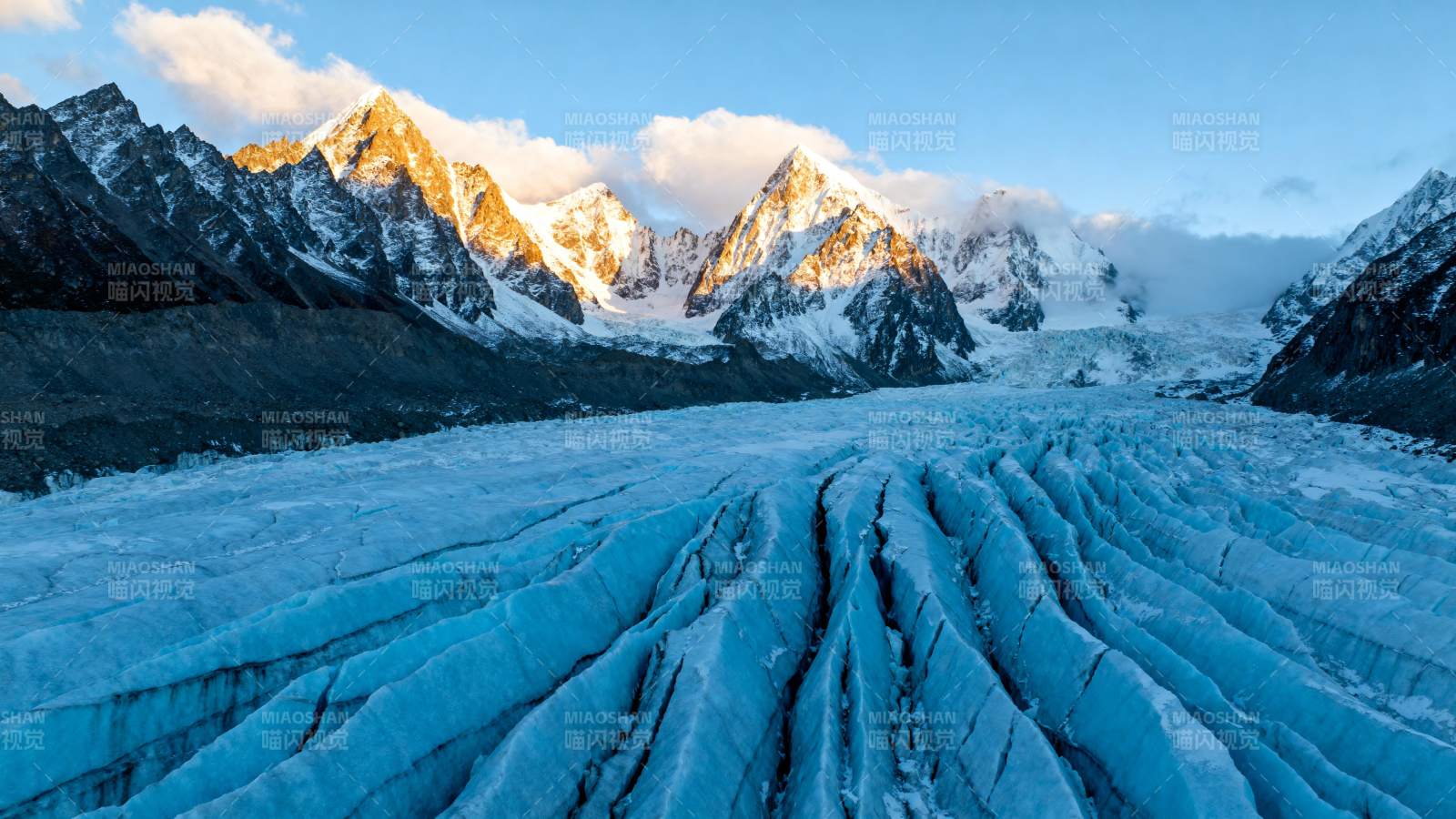 冰川雪山晨曦图片