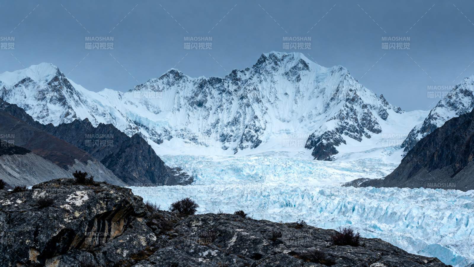 雪山冰川壮丽景色图片