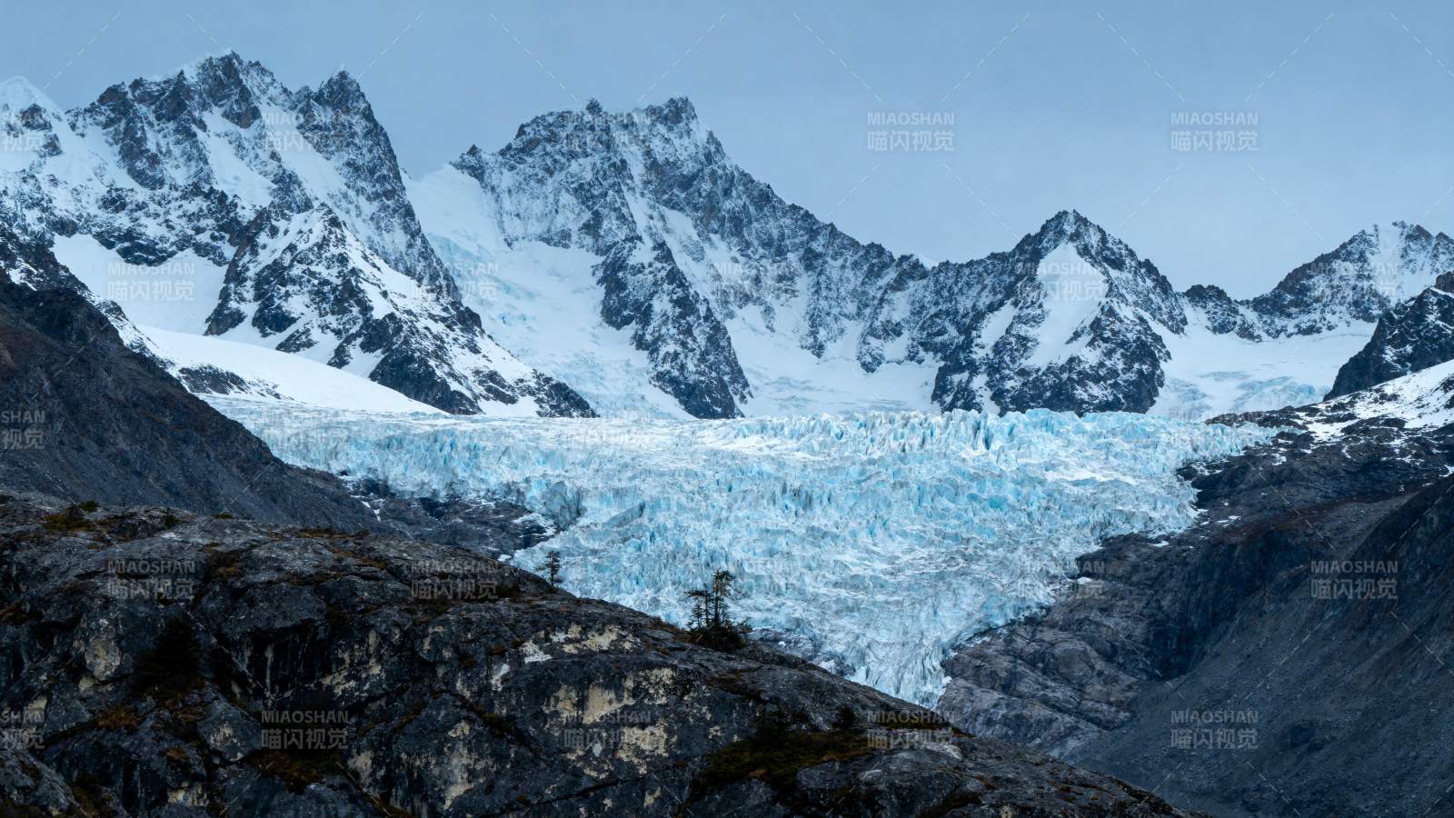雪山冰川壮丽景色图片