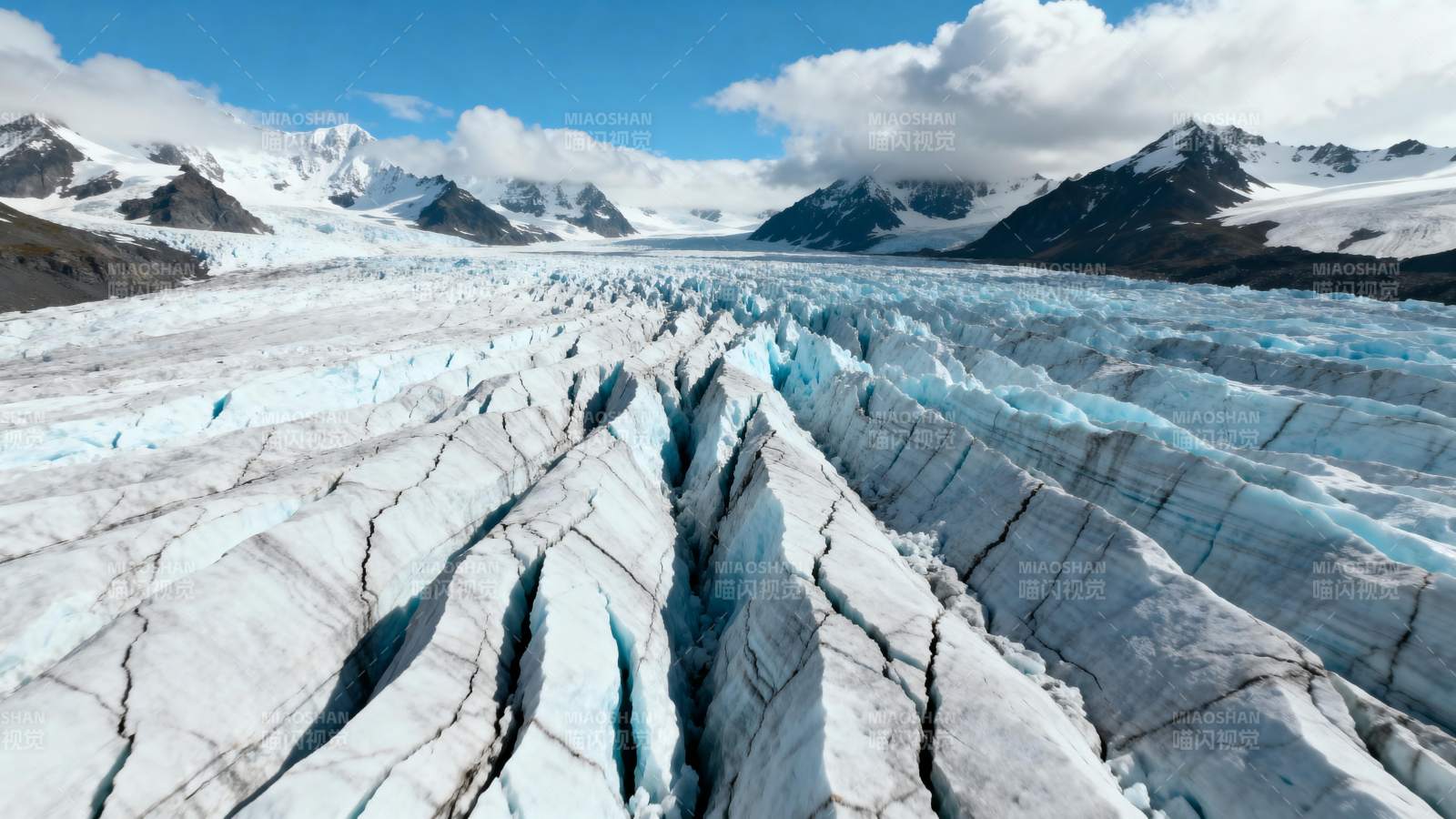 冰川裂谷壮丽景象图片