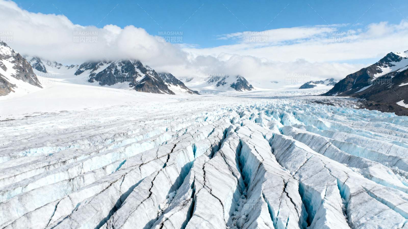 冰川裂谷奇景图片