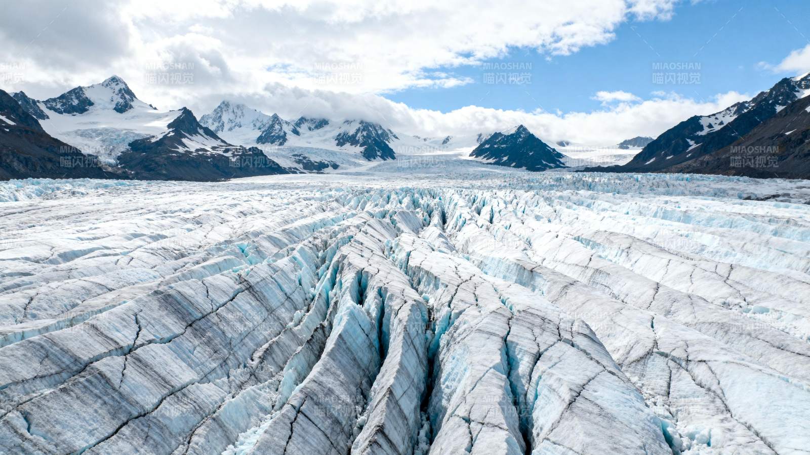 冰川裂谷奇景图片