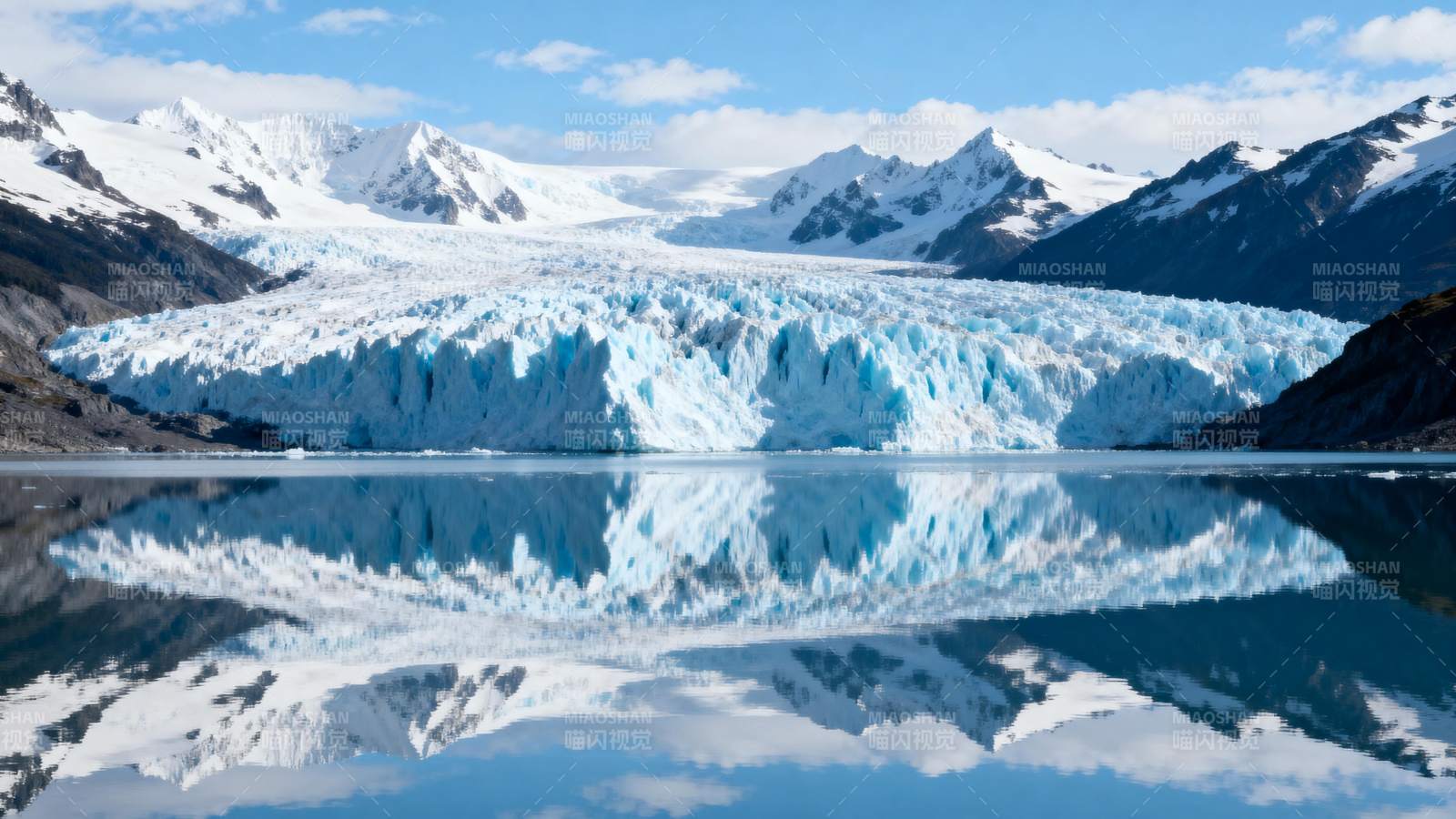 冰川倒影山水画图片