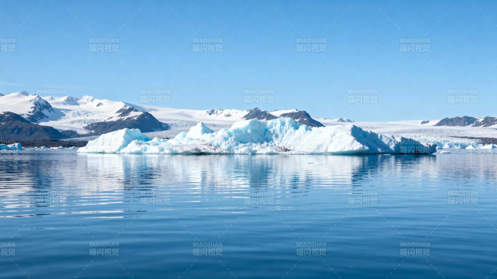 冰川湖景图片