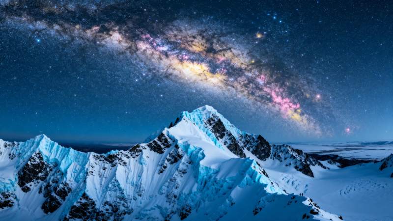 雪山银河夜景图片