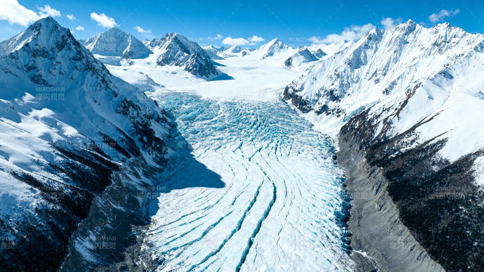 雪山冰川壮丽景色图片