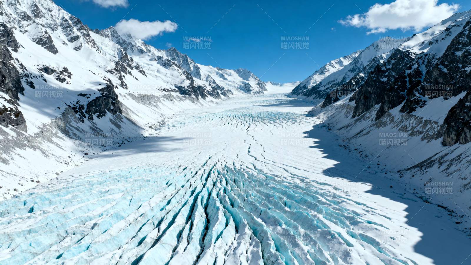 冰川峡谷风光图片