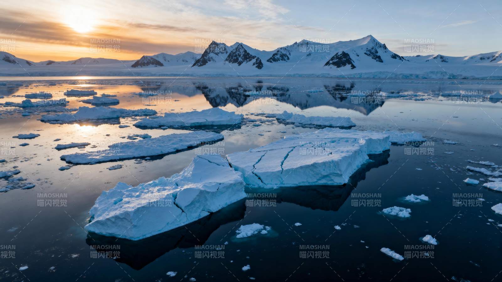 极地冰川日出图片