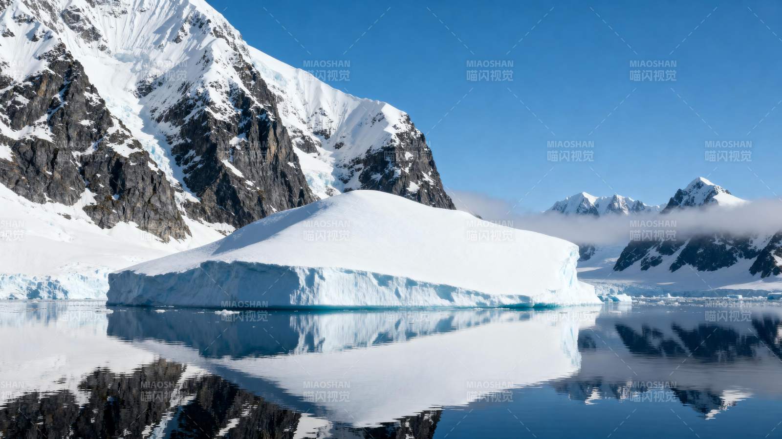 冰川倒影 雪山静谧图片