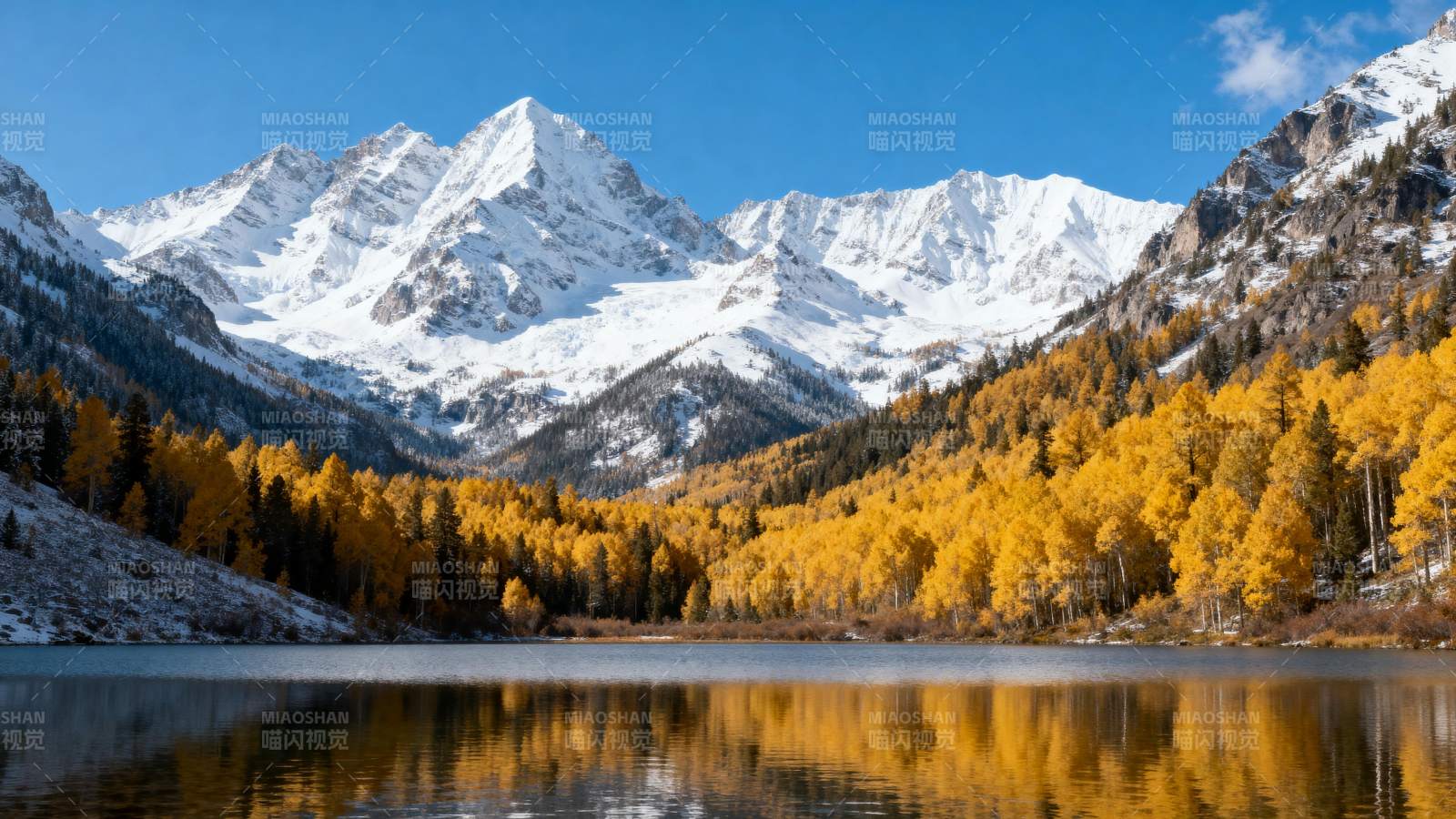 雪山秋湖美景图片