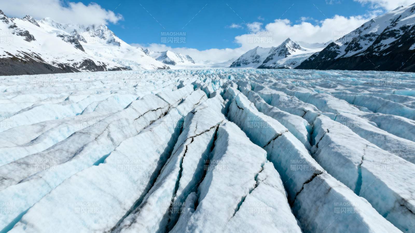 冰川裂隙壮丽景色图片