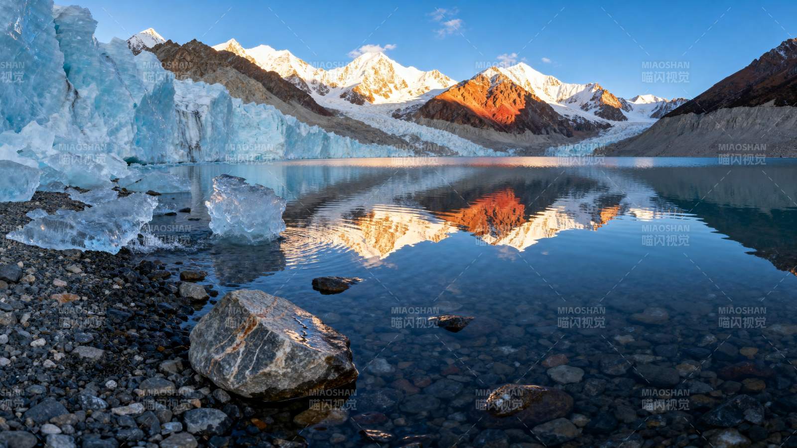 雪山倒影湖光图片