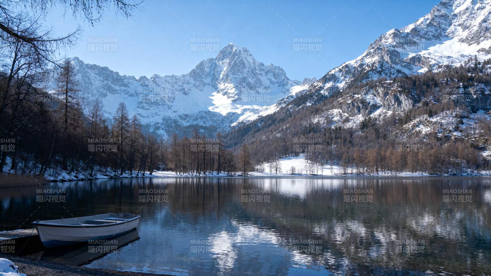 雪山湖景静谧美图片