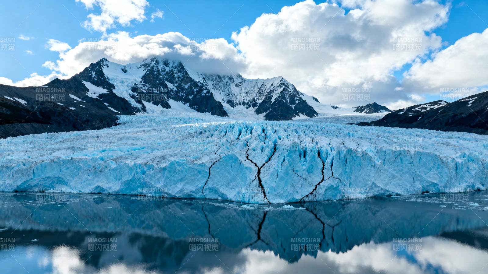 冰川倒影 雪山如画图片