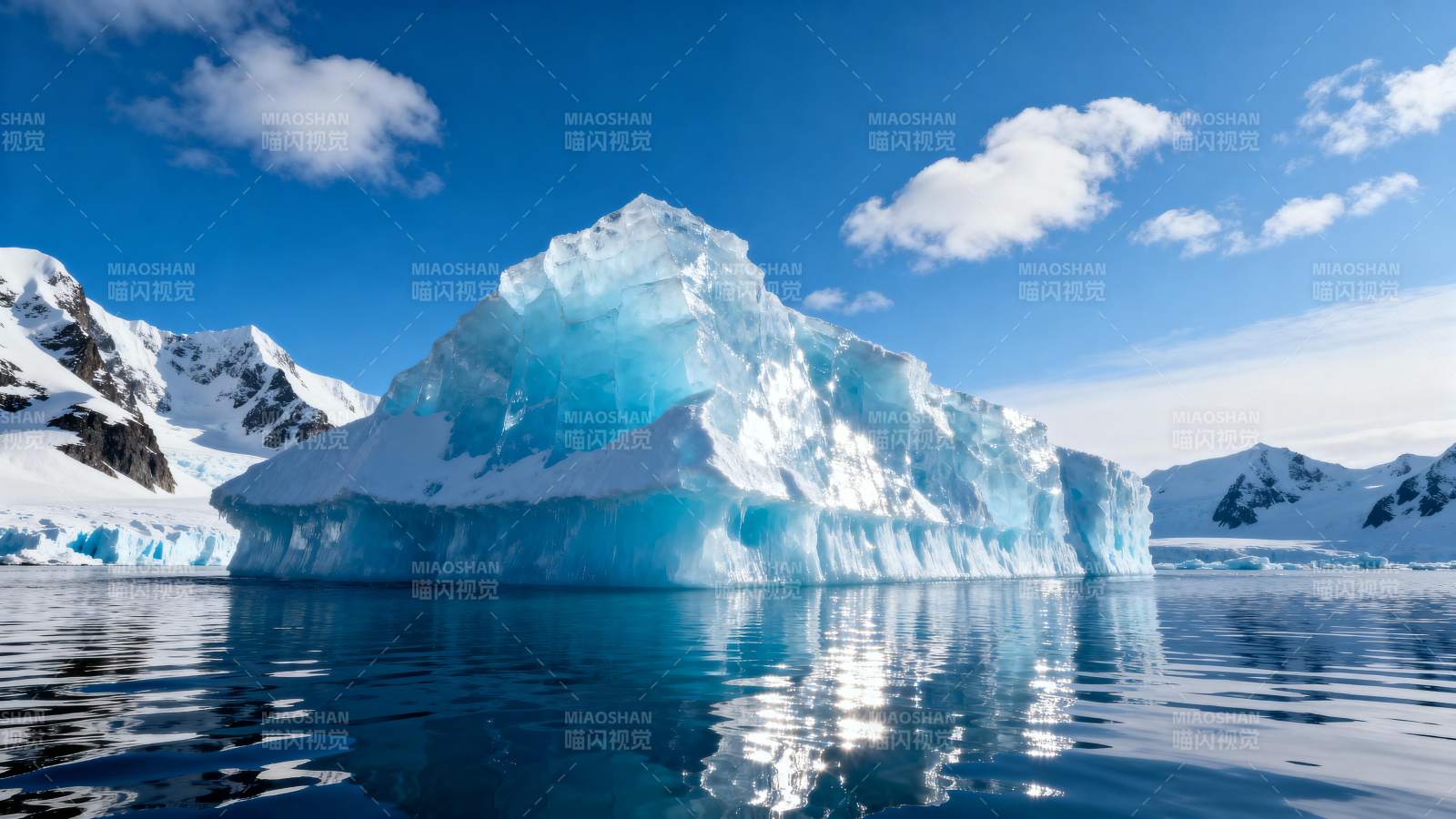 冰山映蓝天图片