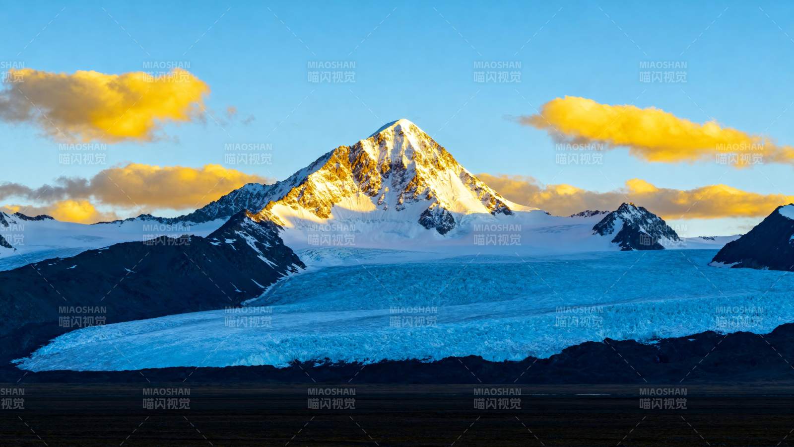 雪山冰川晨曦美景图片