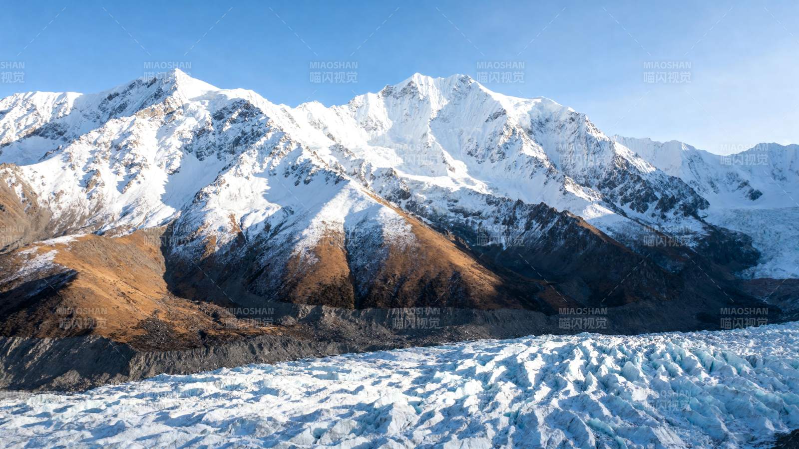 雪山冰川壮丽景色图片