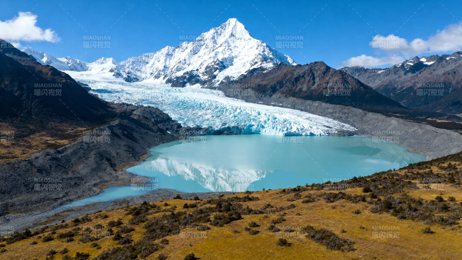 雪山冰湖美景图片