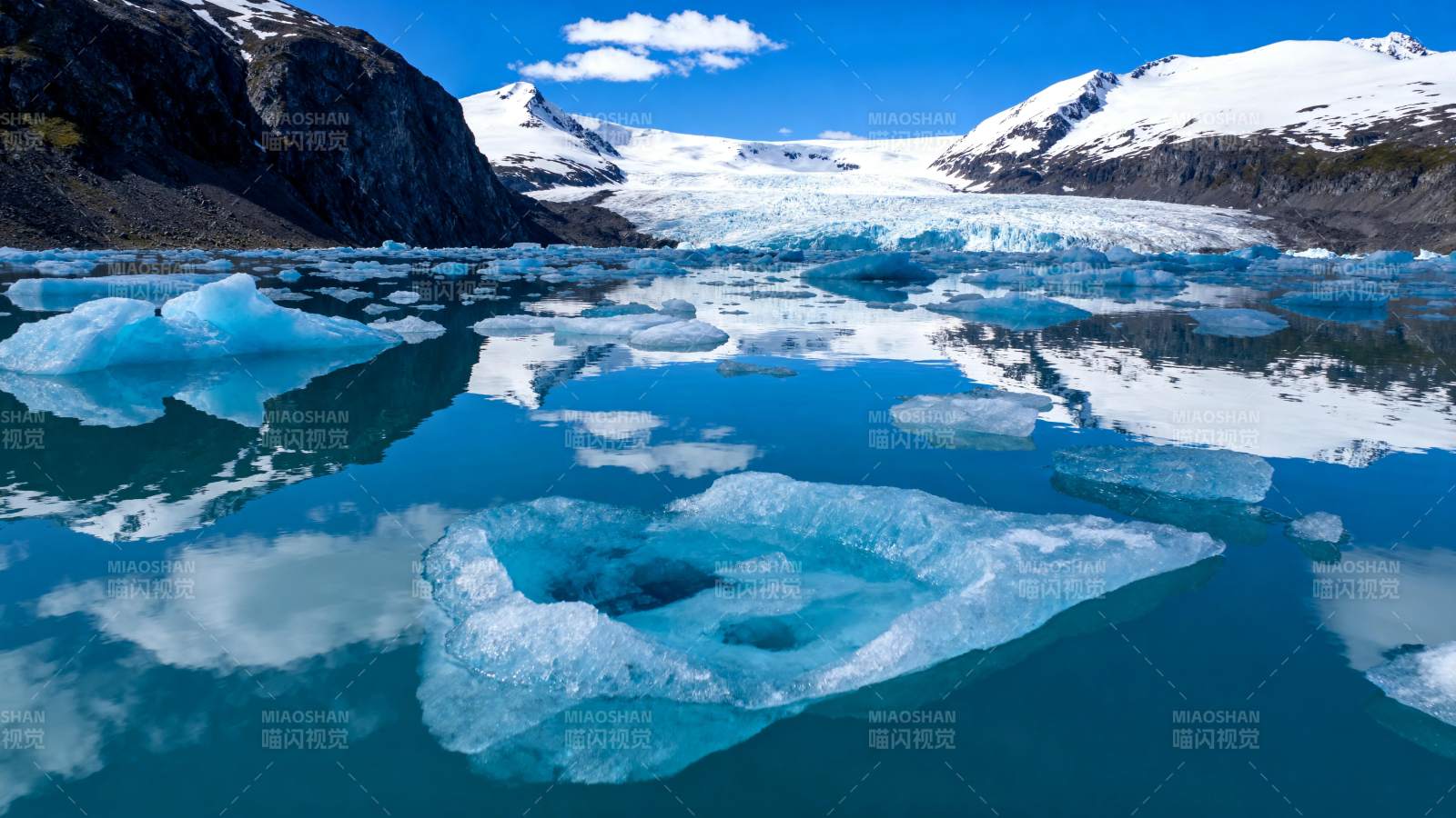 冰川湖景图片