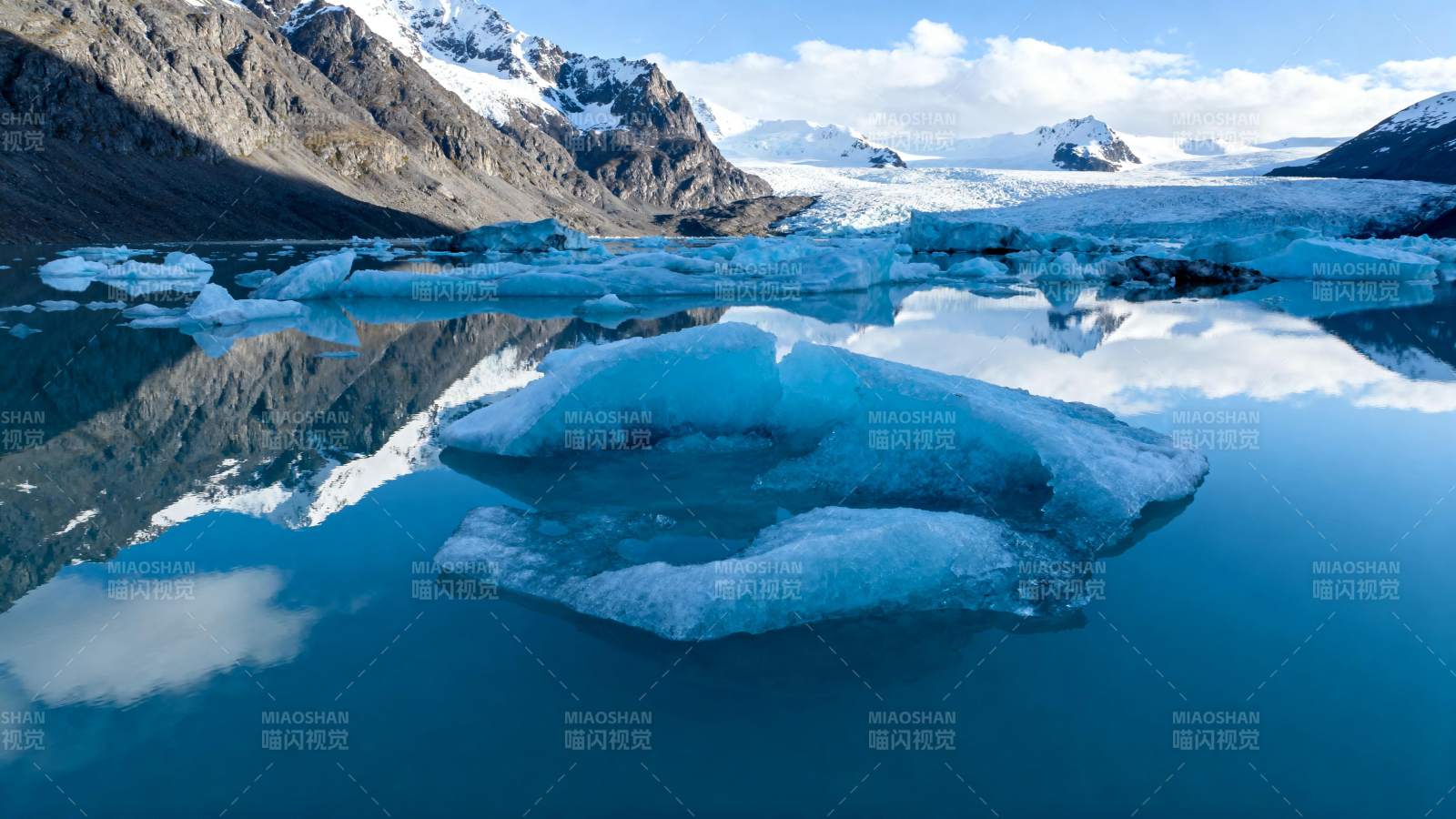 冰川湖景图片